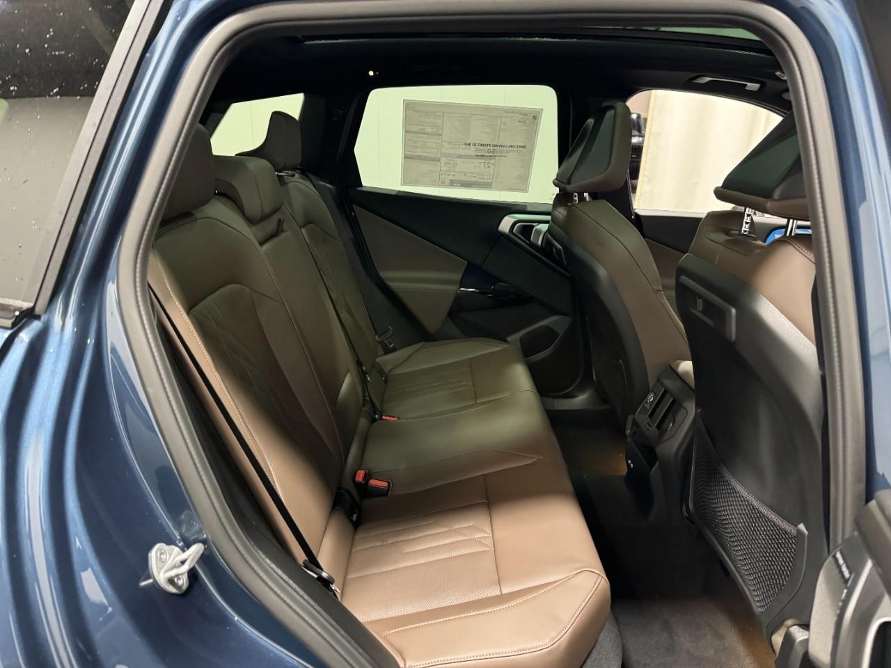 BMW X3 Vehicle Full-screen Gallery Image 10