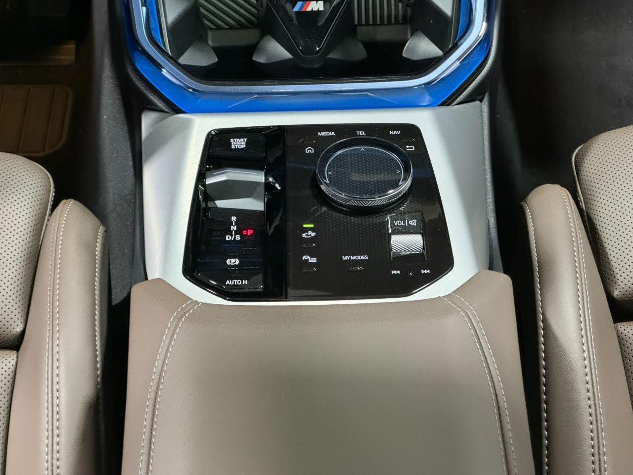 BMW X3 Vehicle Full-screen Gallery Image 15