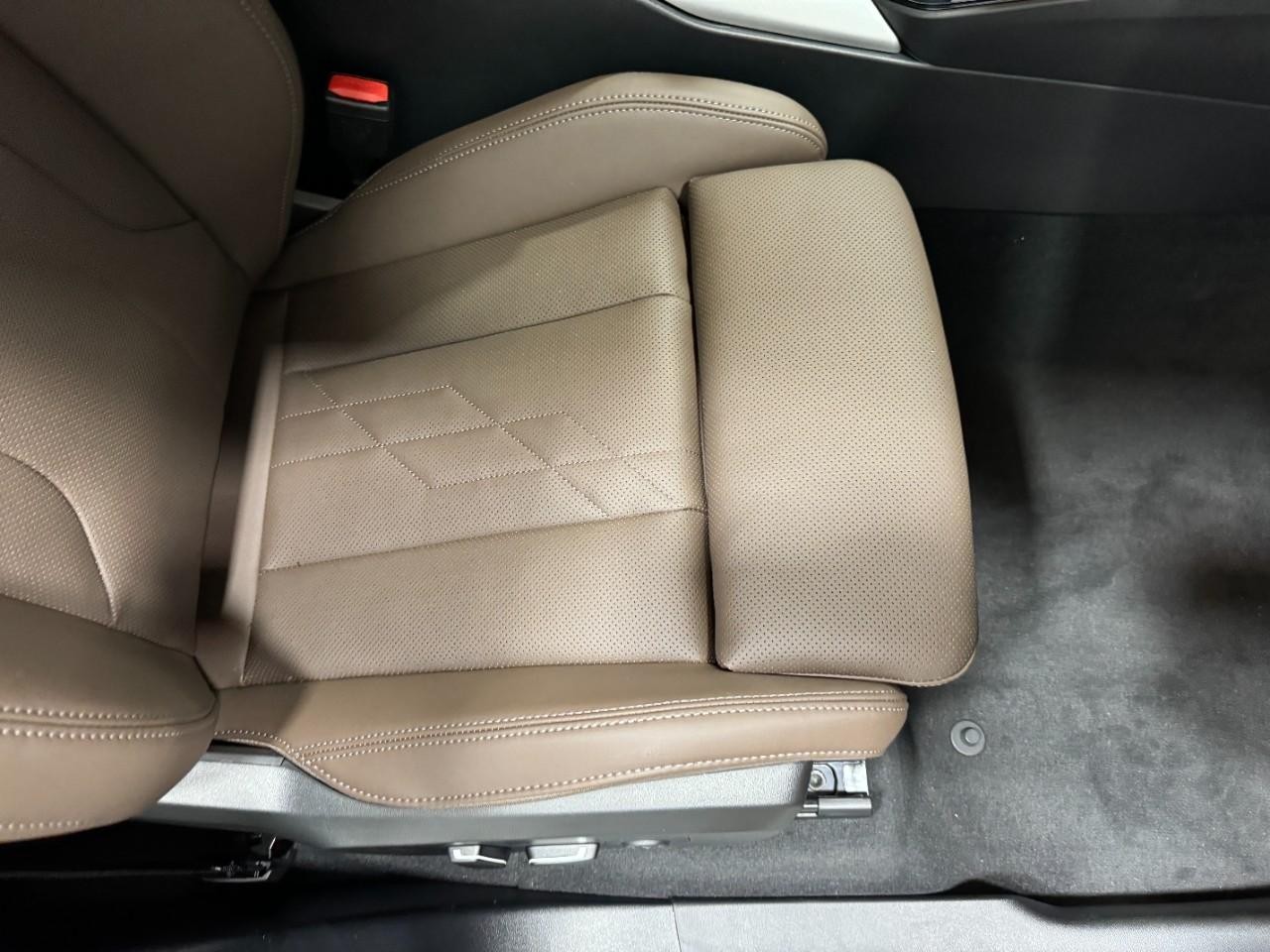 BMW X3 Vehicle Full-screen Gallery Image 18