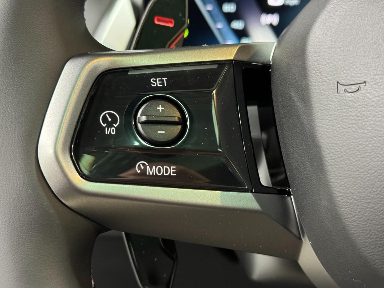 BMW X3 Vehicle Full-screen Gallery Image 28