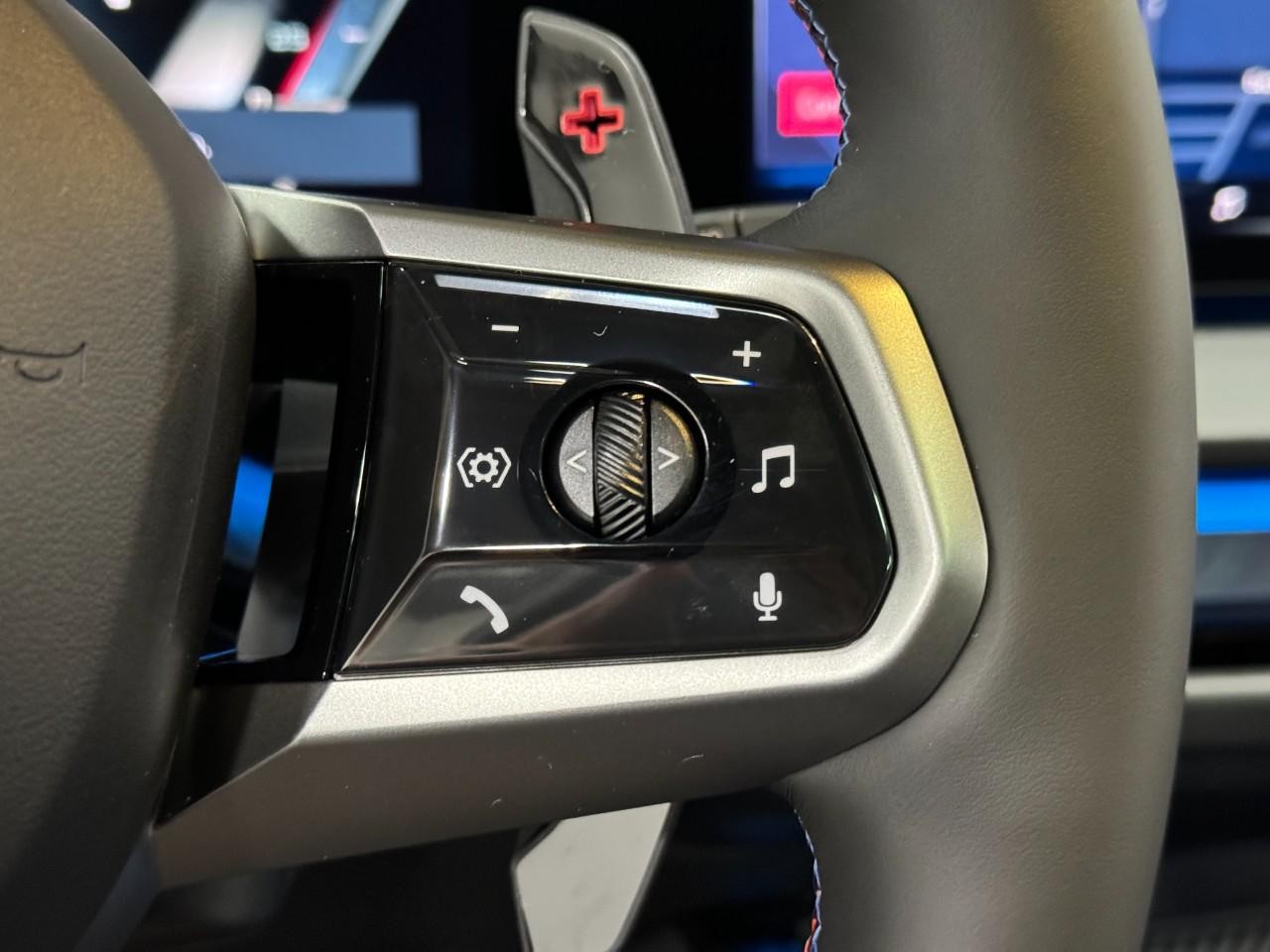 BMW X3 Vehicle Full-screen Gallery Image 29