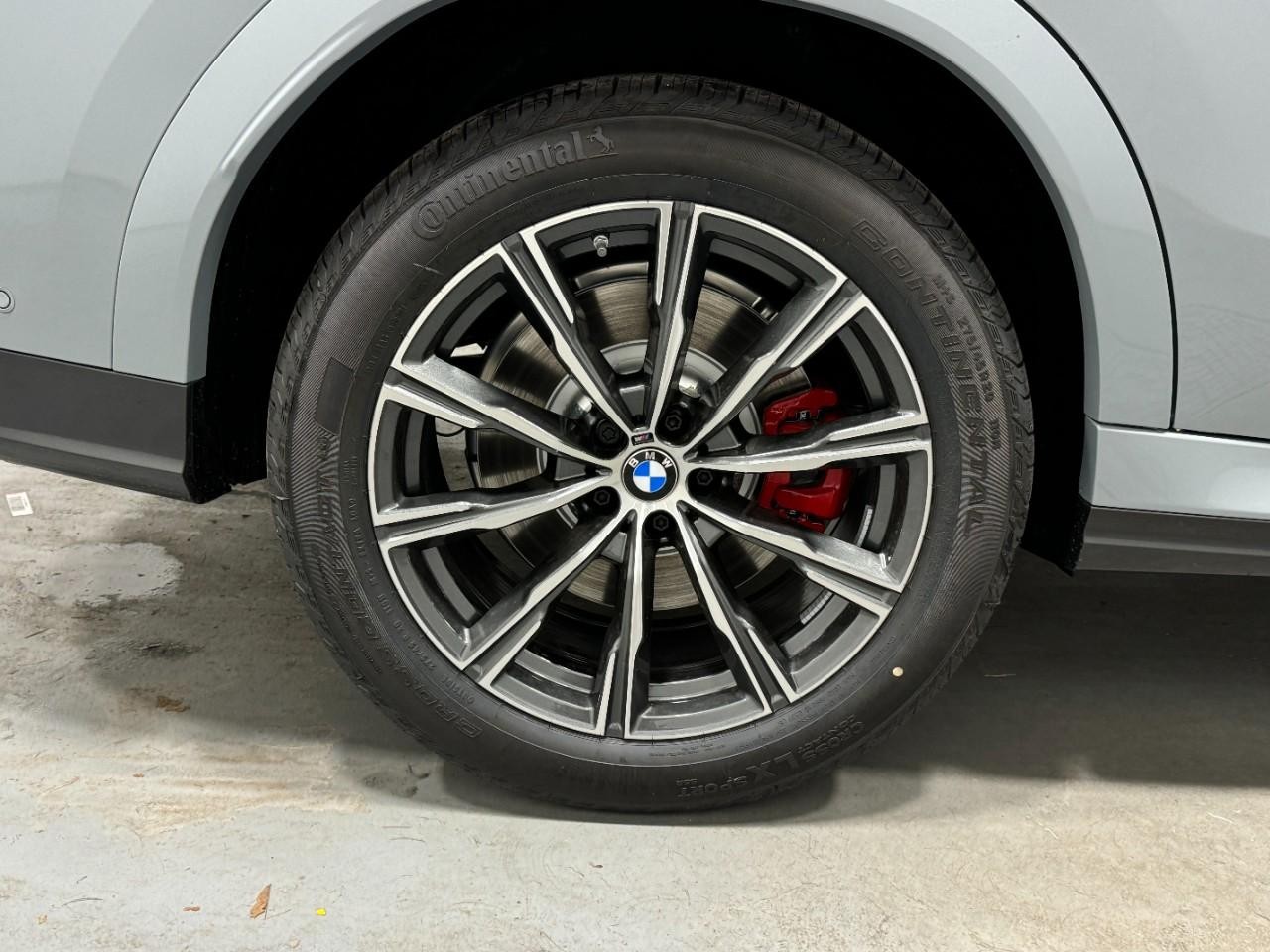 BMW X6 Vehicle Full-screen Gallery Image 5