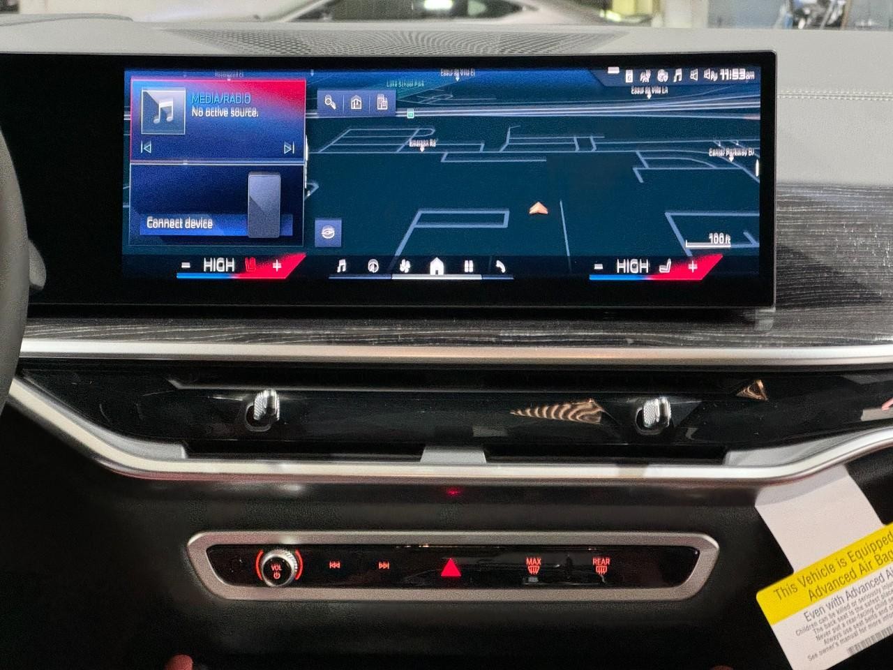 BMW X6 Vehicle Full-screen Gallery Image 15