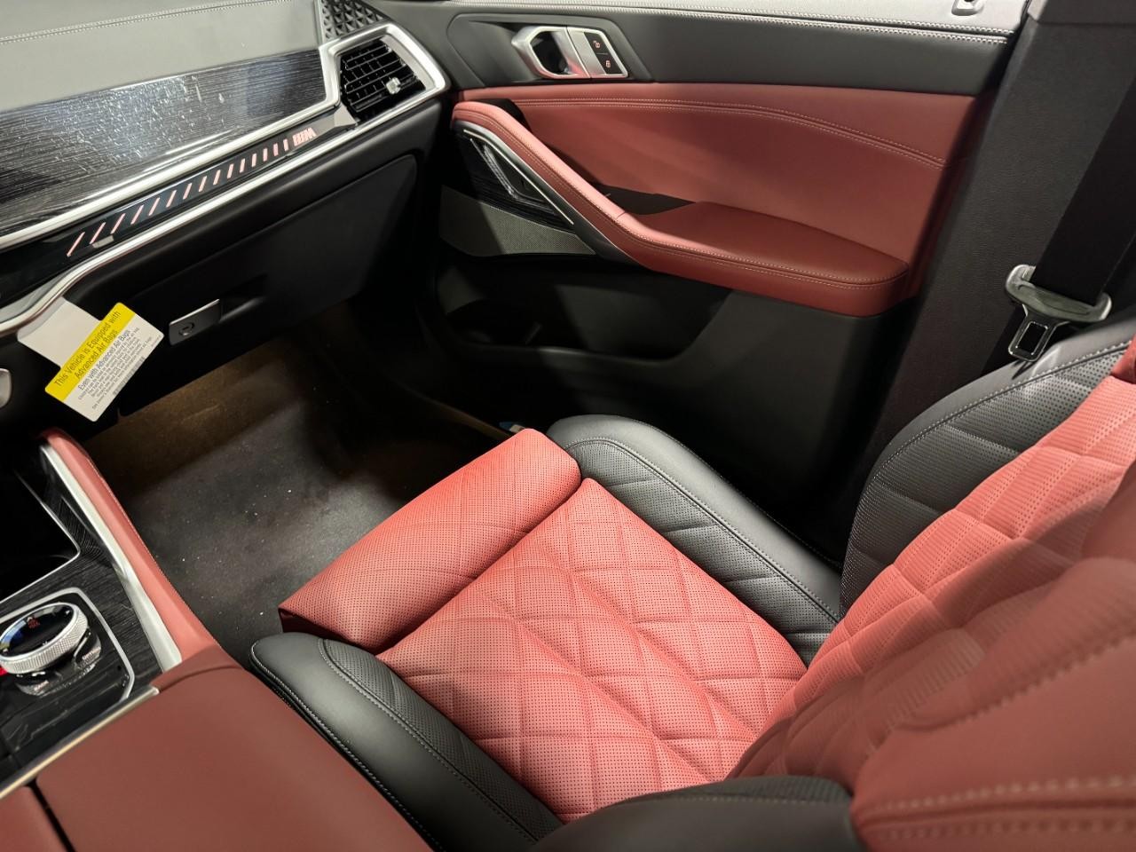 BMW X6 Vehicle Full-screen Gallery Image 17