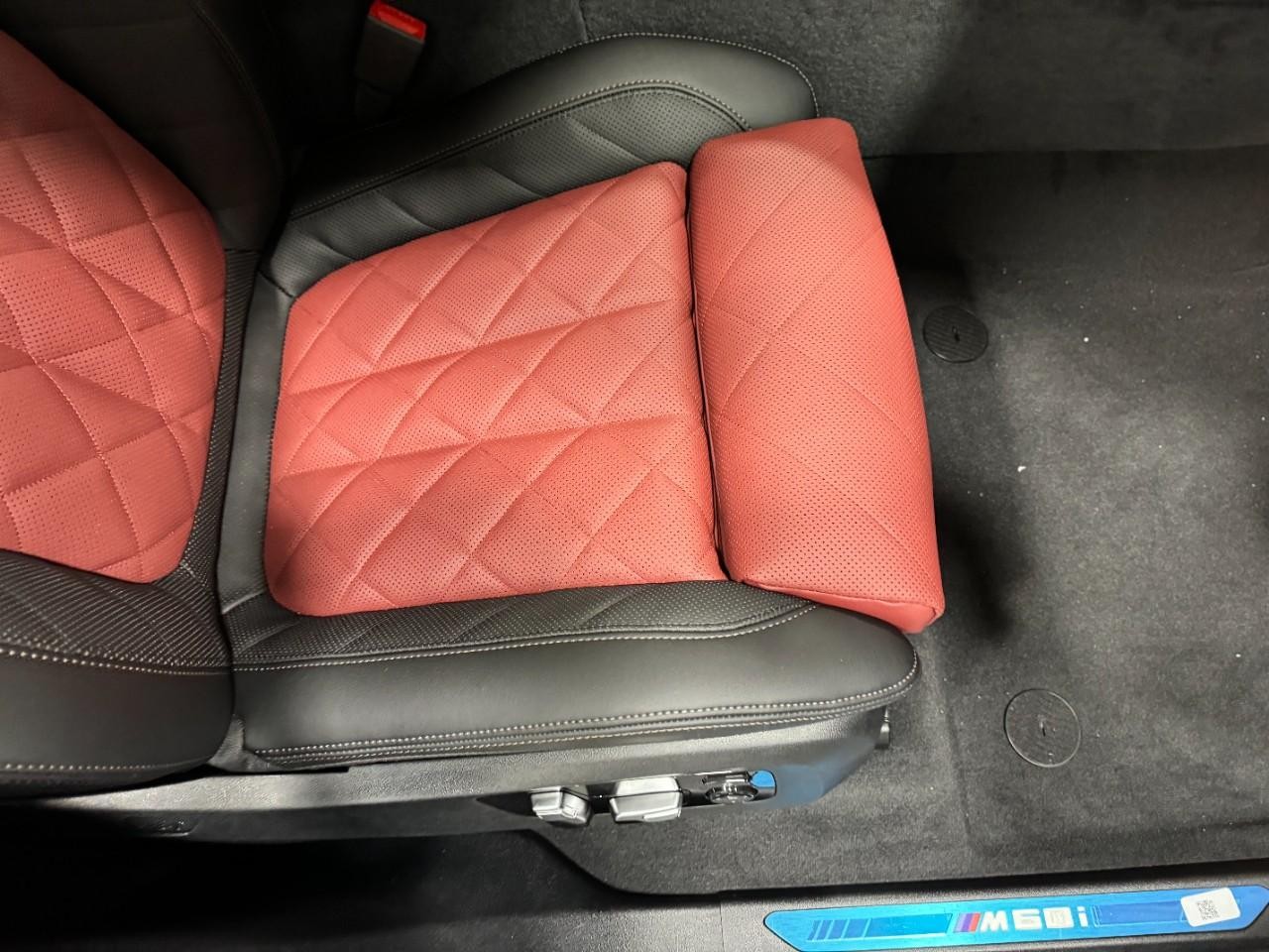 BMW X6 Vehicle Full-screen Gallery Image 19