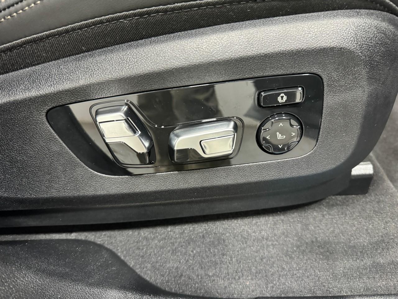 BMW X6 Vehicle Full-screen Gallery Image 20