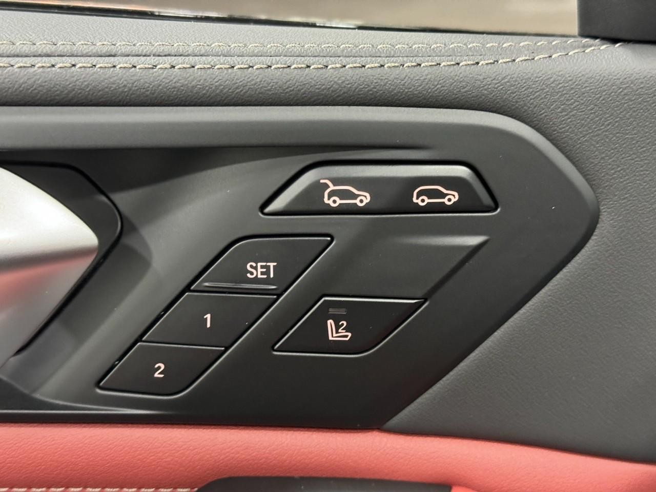 BMW X6 Vehicle Full-screen Gallery Image 24