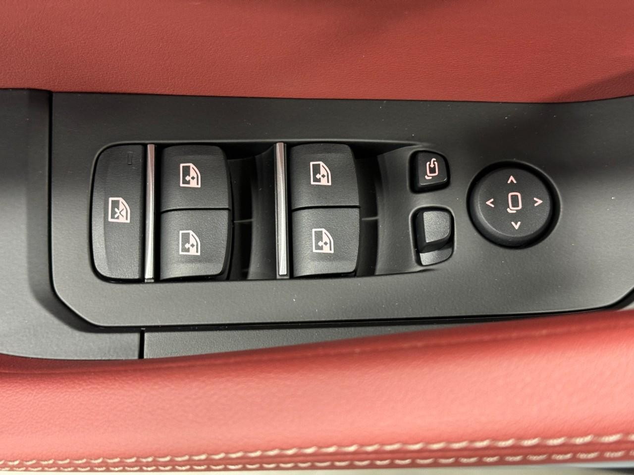 BMW X6 Vehicle Full-screen Gallery Image 26