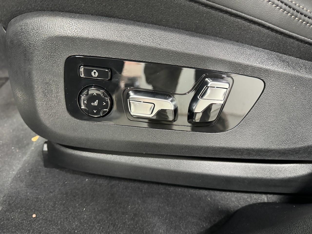 BMW X6 Vehicle Full-screen Gallery Image 29