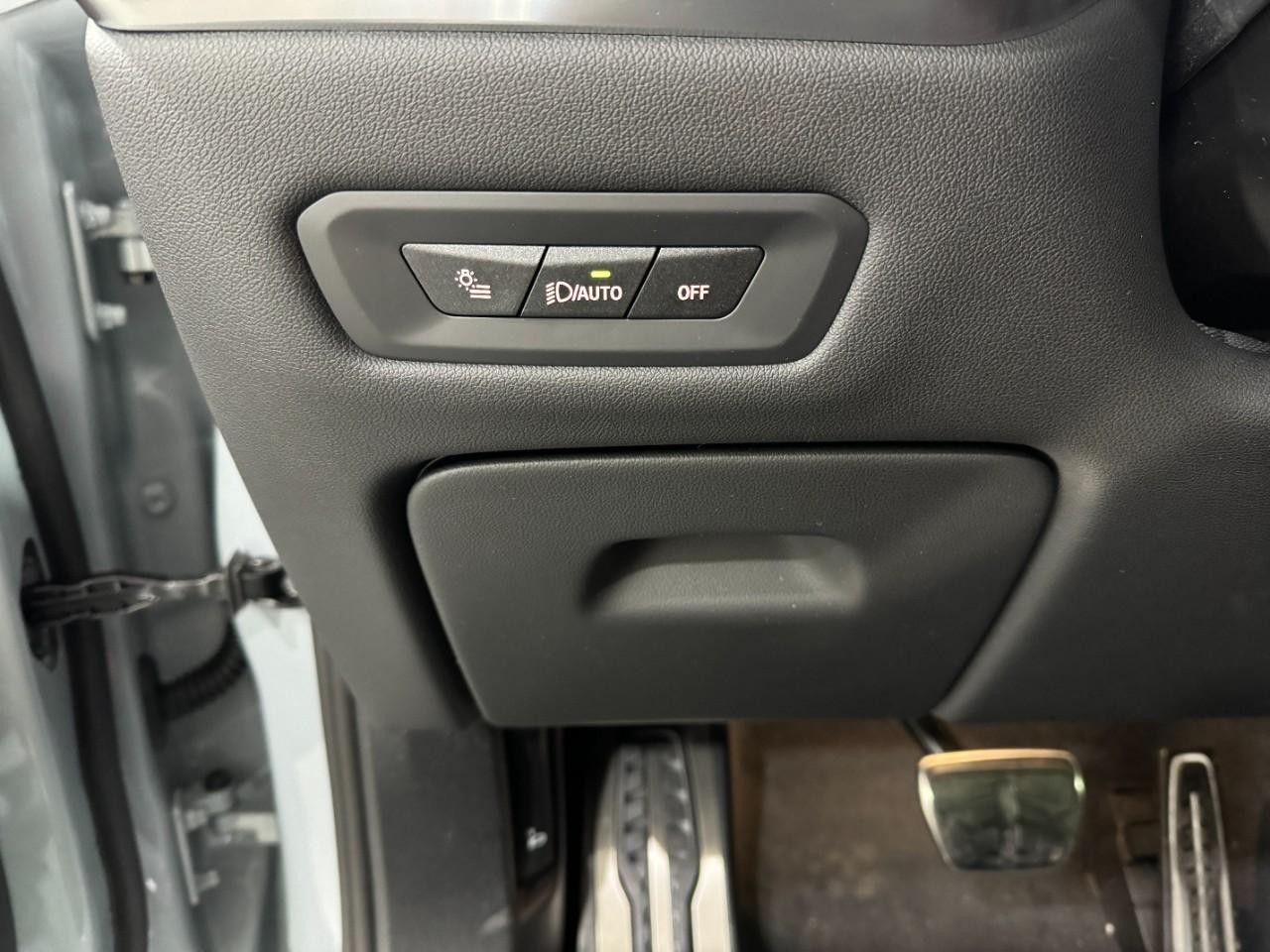 BMW X6 Vehicle Full-screen Gallery Image 30