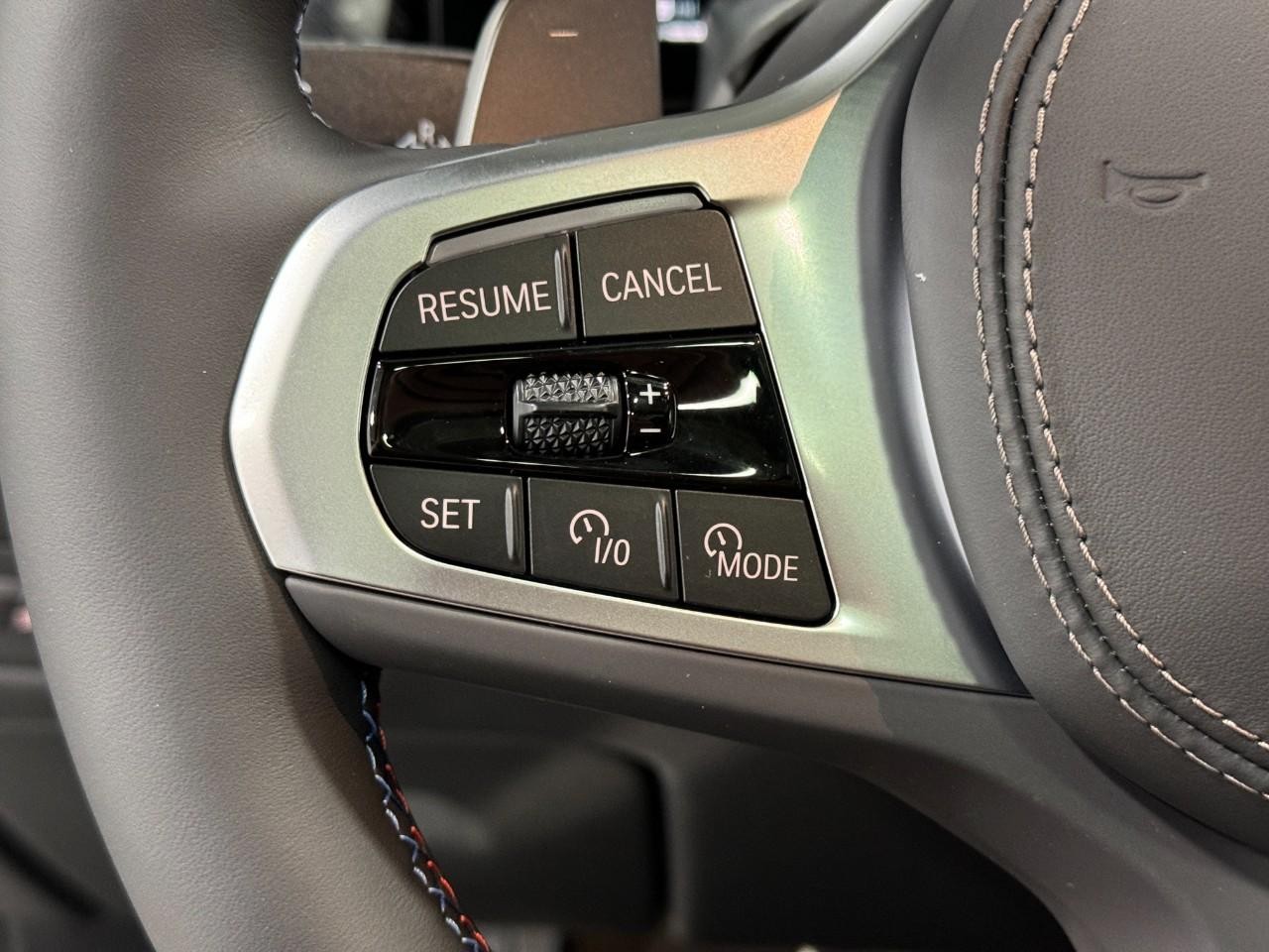 BMW X6 Vehicle Full-screen Gallery Image 31