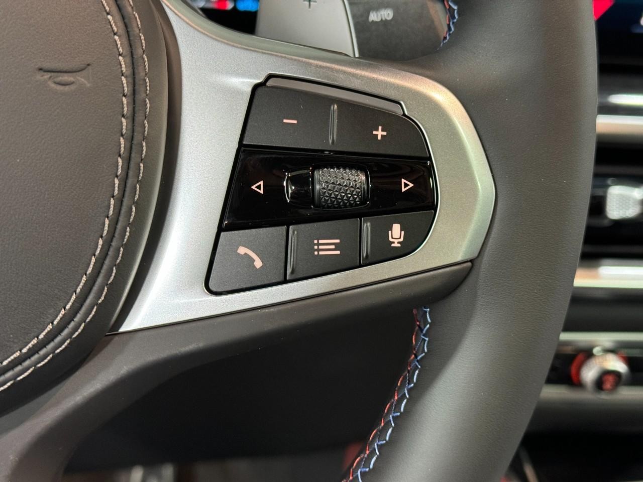 BMW X6 Vehicle Full-screen Gallery Image 32