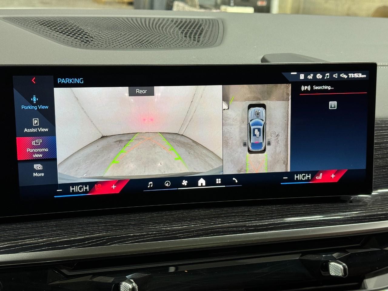 BMW X6 Vehicle Full-screen Gallery Image 34