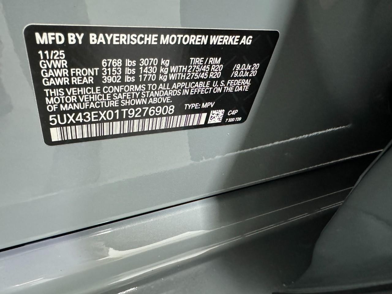 BMW X6 Vehicle Full-screen Gallery Image 35