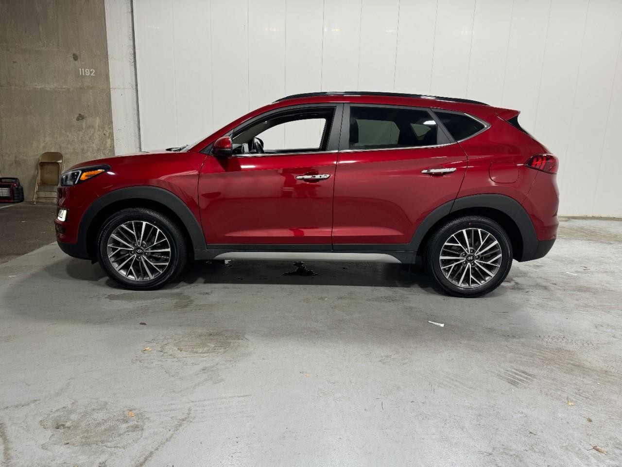 Hyundai Tucson Vehicle Full-screen Gallery Image 2