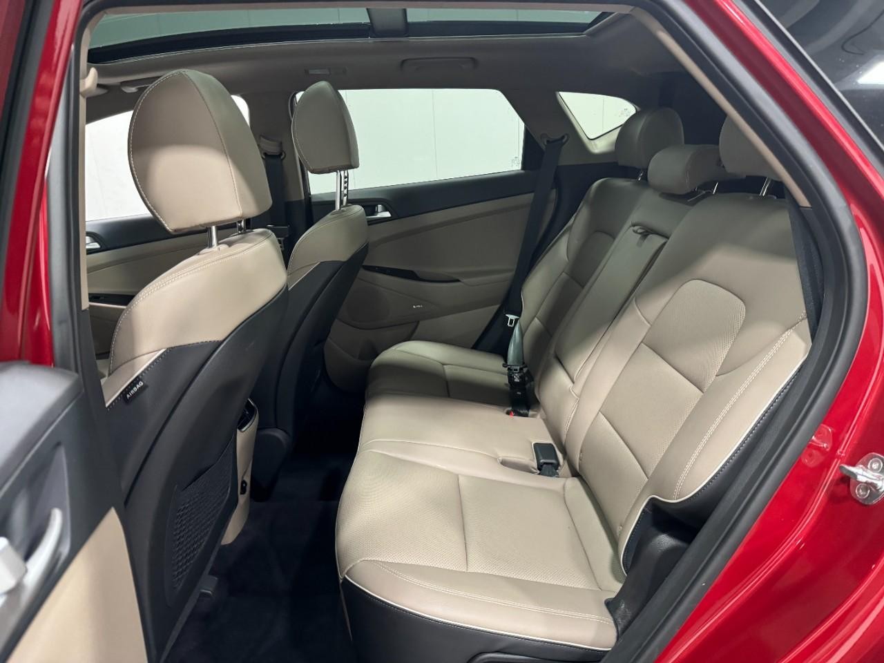 Hyundai Tucson Vehicle Full-screen Gallery Image 8