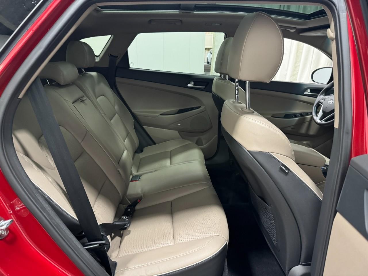 Hyundai Tucson Vehicle Full-screen Gallery Image 10