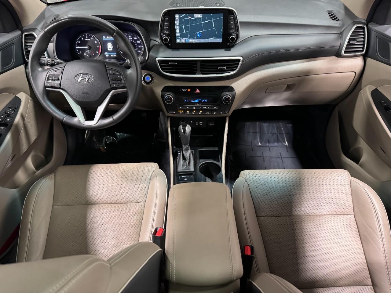 Hyundai Tucson Vehicle Full-screen Gallery Image 12