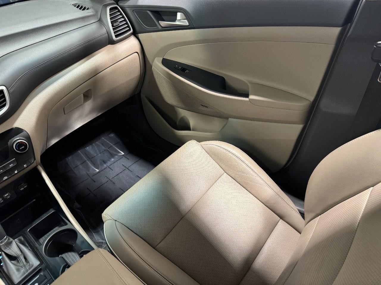 Hyundai Tucson Vehicle Full-screen Gallery Image 17