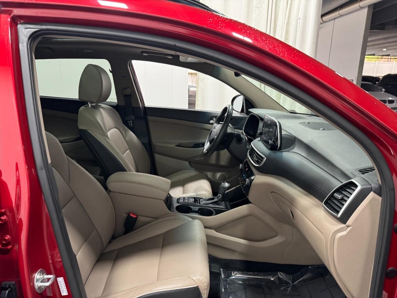 Hyundai Tucson Vehicle Full-screen Gallery Image 18