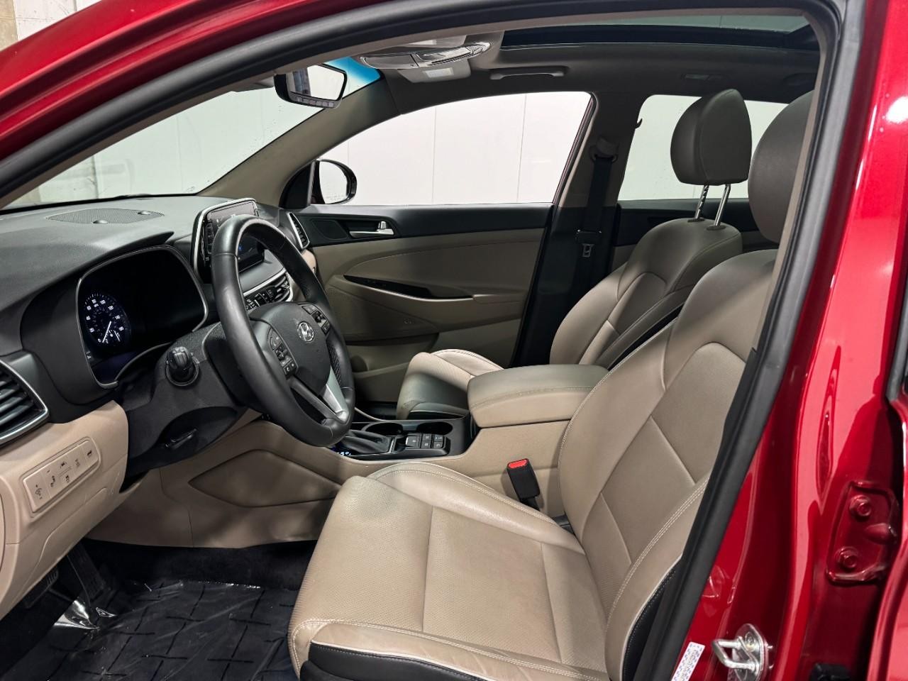 Hyundai Tucson Vehicle Full-screen Gallery Image 24