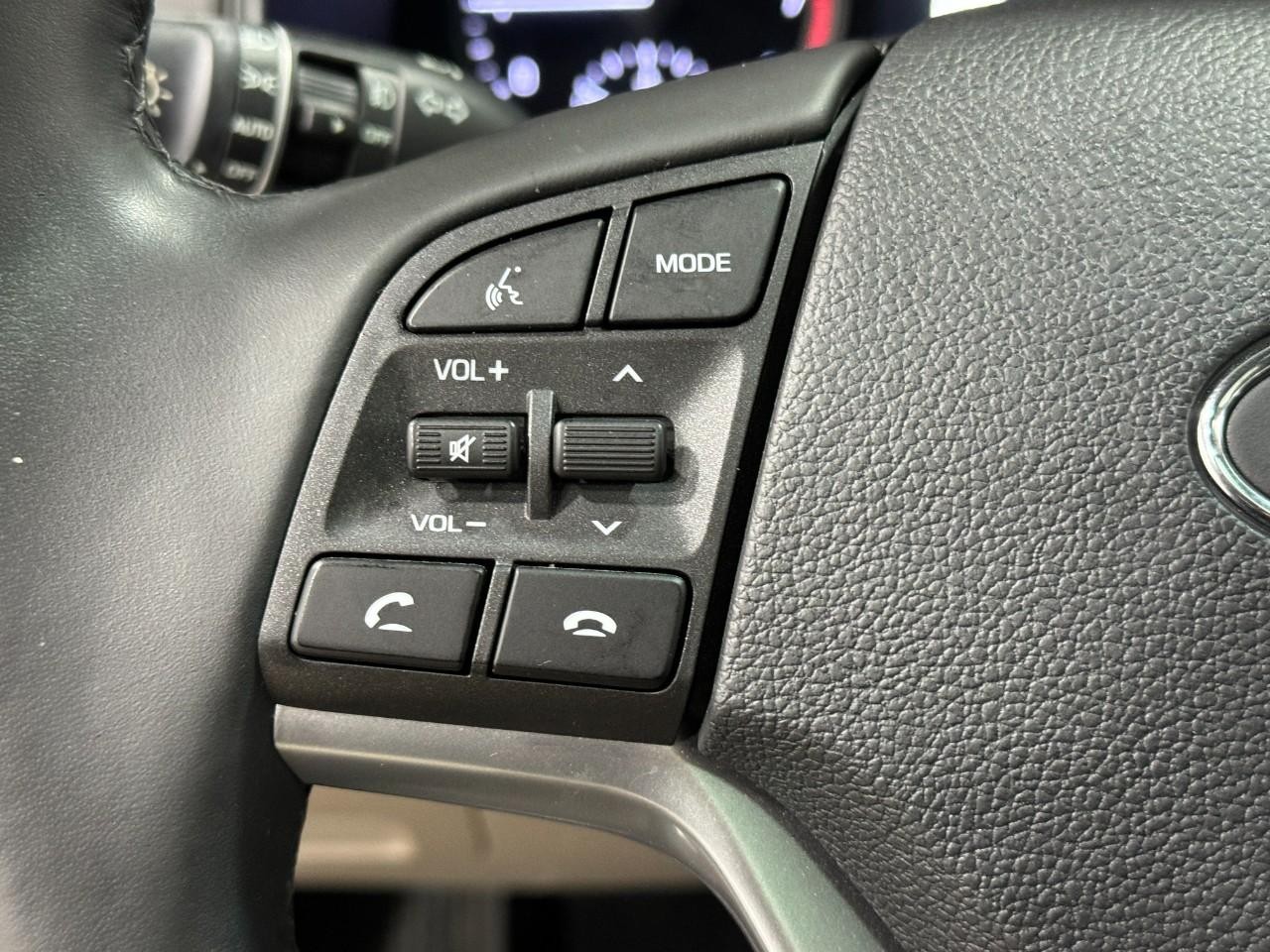 Hyundai Tucson Vehicle Full-screen Gallery Image 28