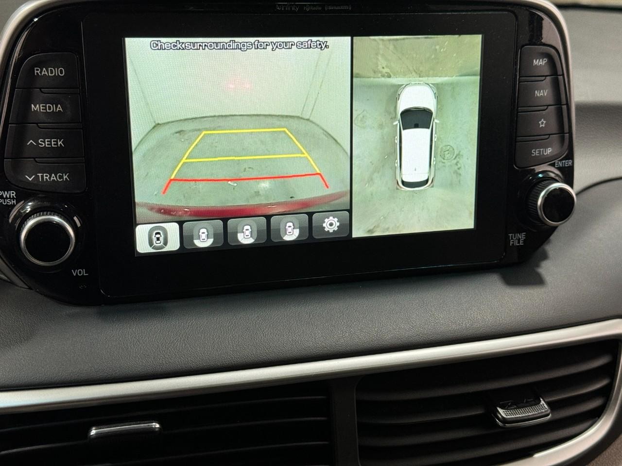 Hyundai Tucson Vehicle Full-screen Gallery Image 31