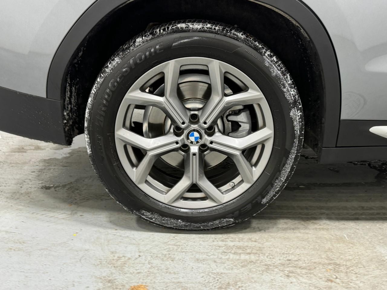 BMW X3 Vehicle Full-screen Gallery Image 5