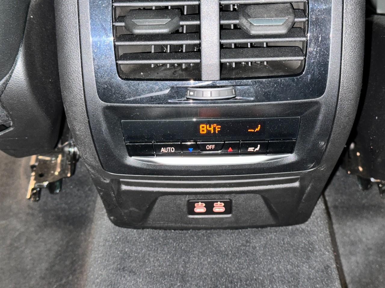 BMW X3 Vehicle Full-screen Gallery Image 11