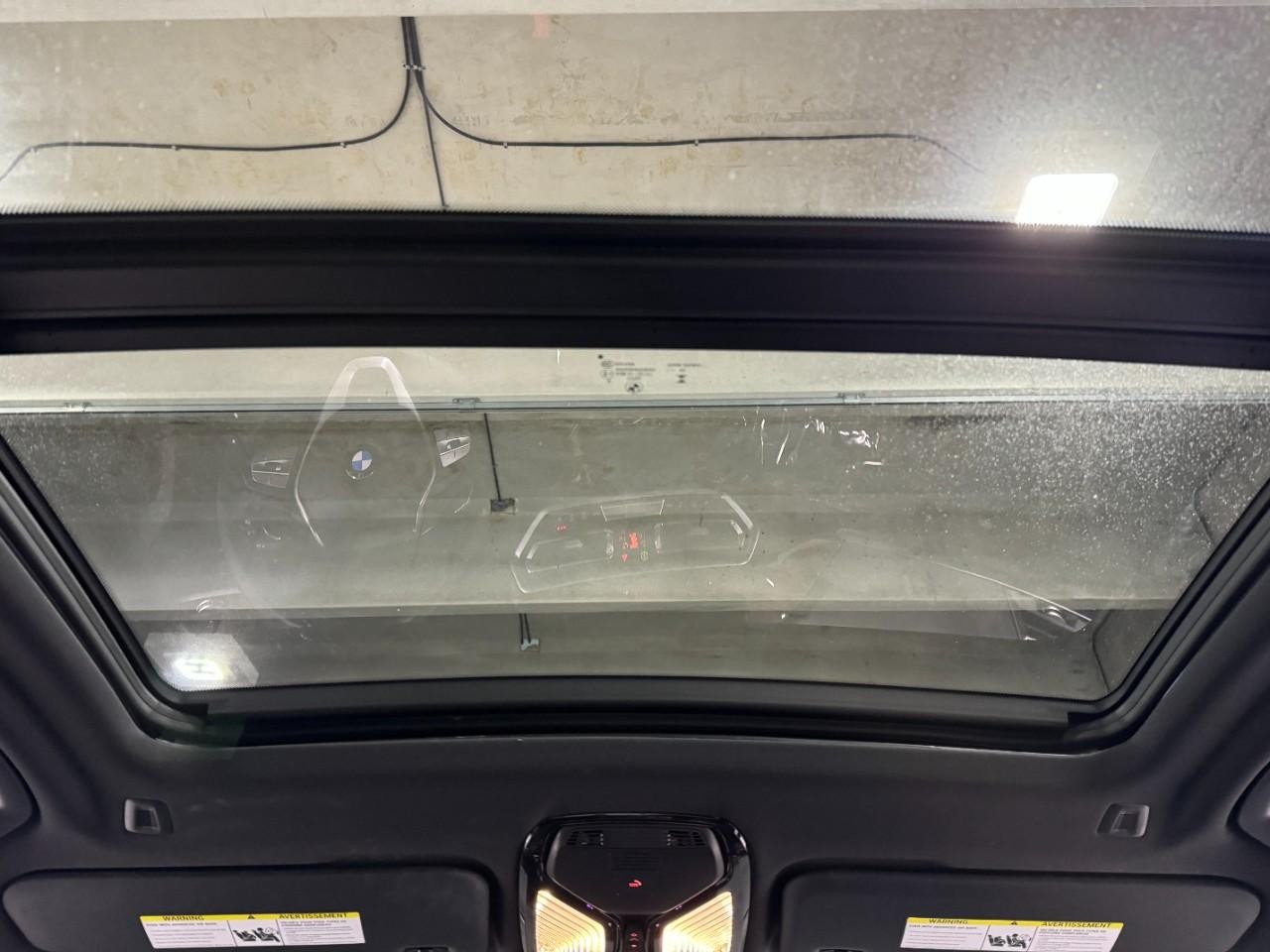 BMW X3 Vehicle Full-screen Gallery Image 12