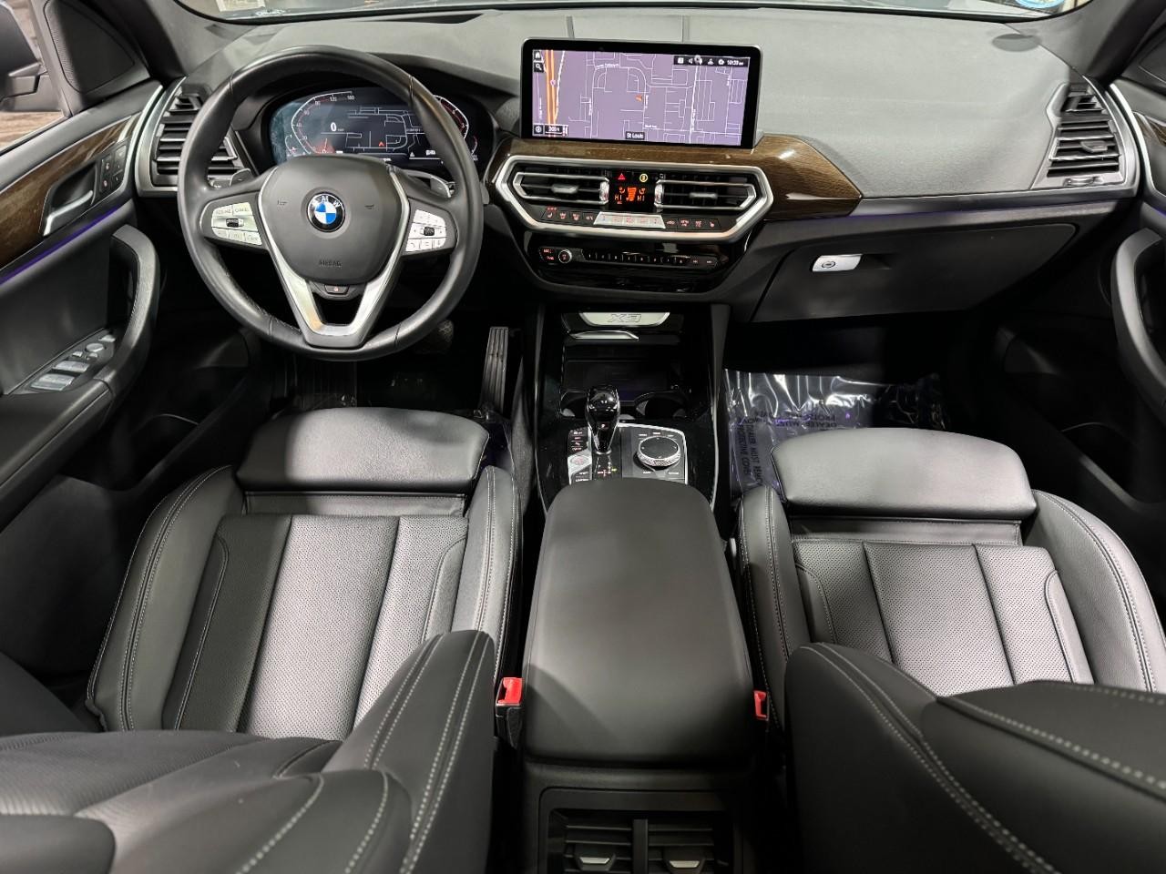 BMW X3 Vehicle Full-screen Gallery Image 13