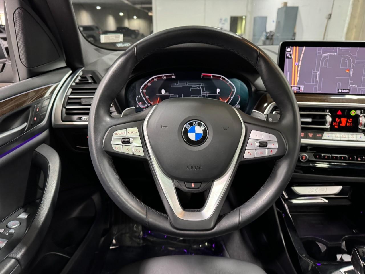 BMW X3 Vehicle Full-screen Gallery Image 14