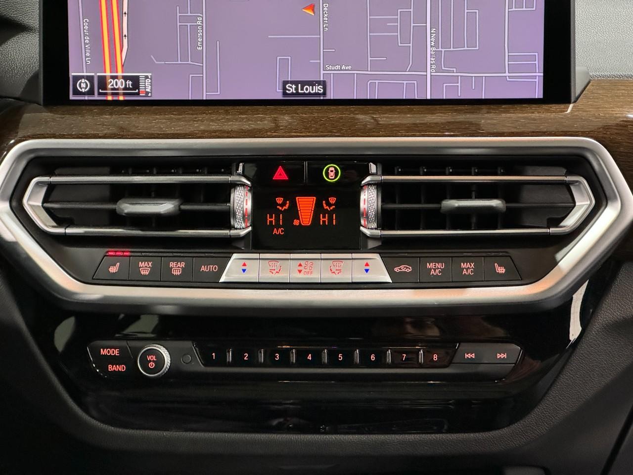 BMW X3 Vehicle Full-screen Gallery Image 16