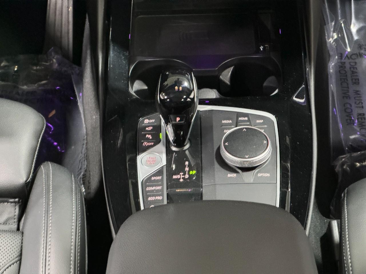 BMW X3 Vehicle Full-screen Gallery Image 17