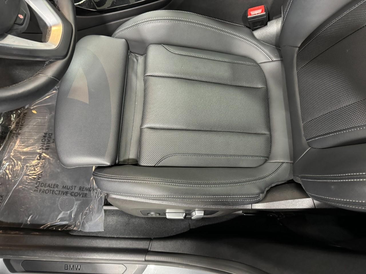 BMW X3 Vehicle Full-screen Gallery Image 27