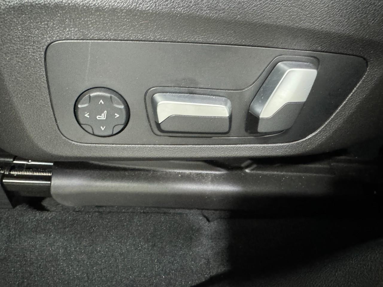 BMW X3 Vehicle Full-screen Gallery Image 28