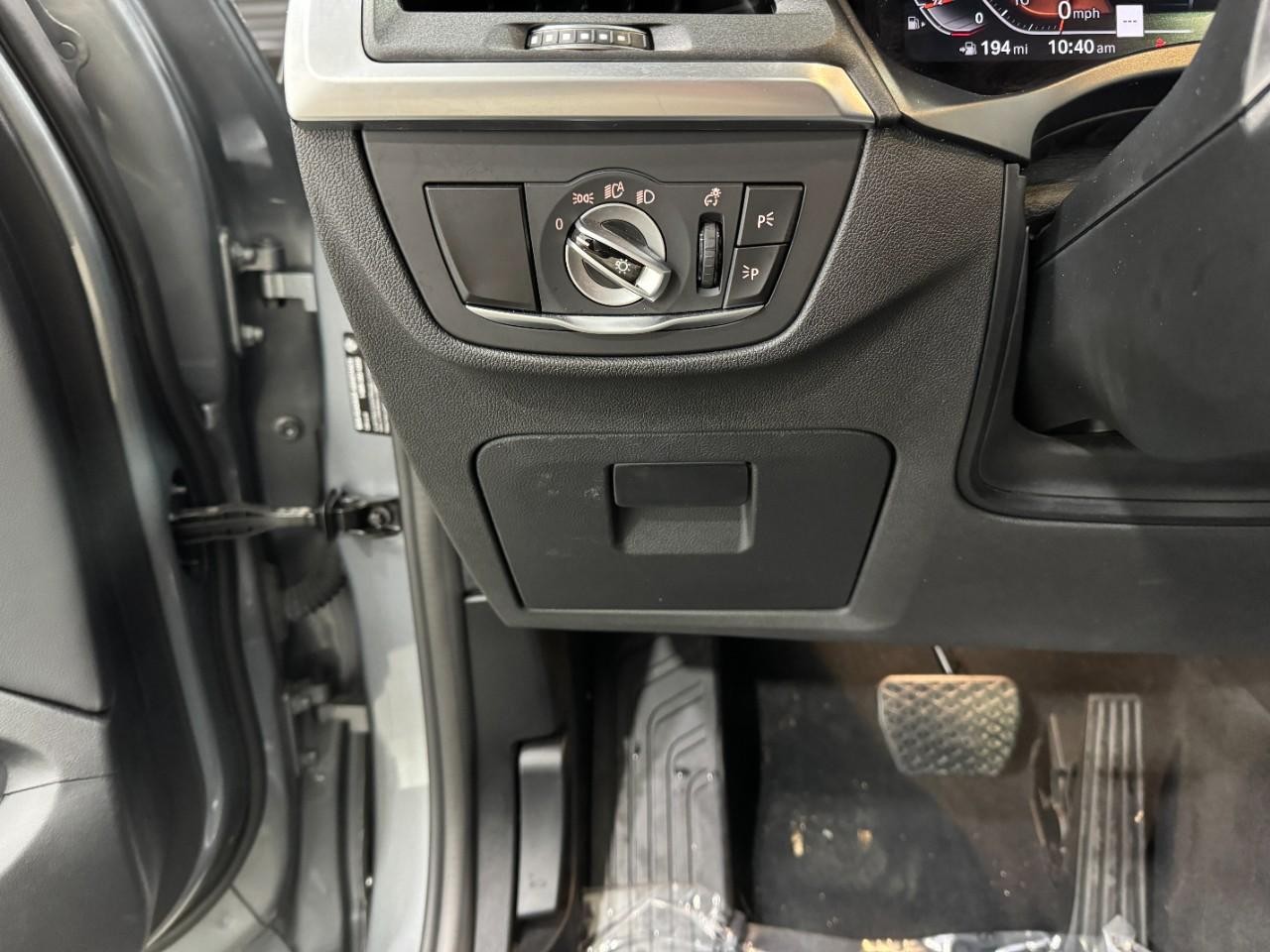 BMW X3 Vehicle Full-screen Gallery Image 29