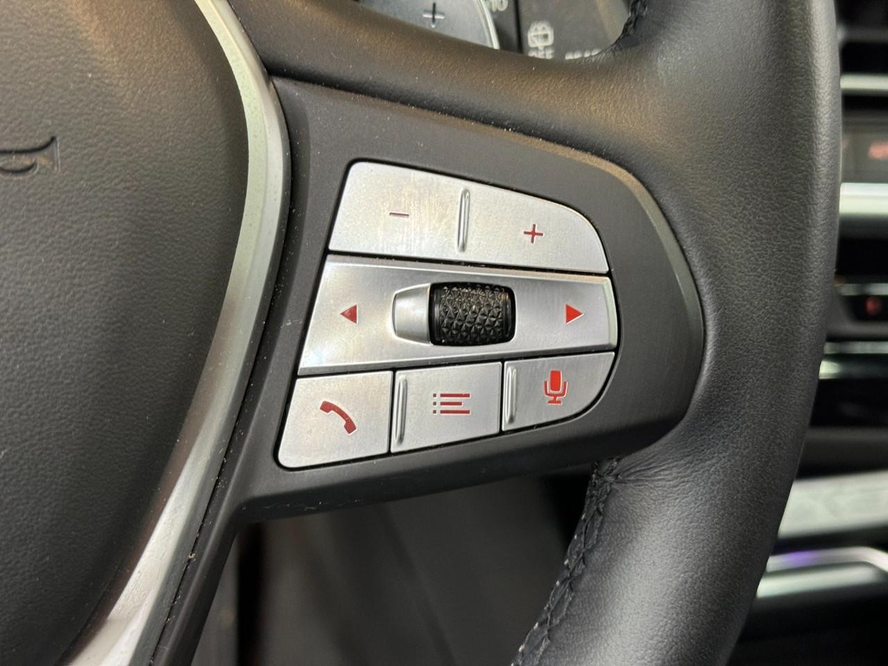 BMW X3 Vehicle Full-screen Gallery Image 32