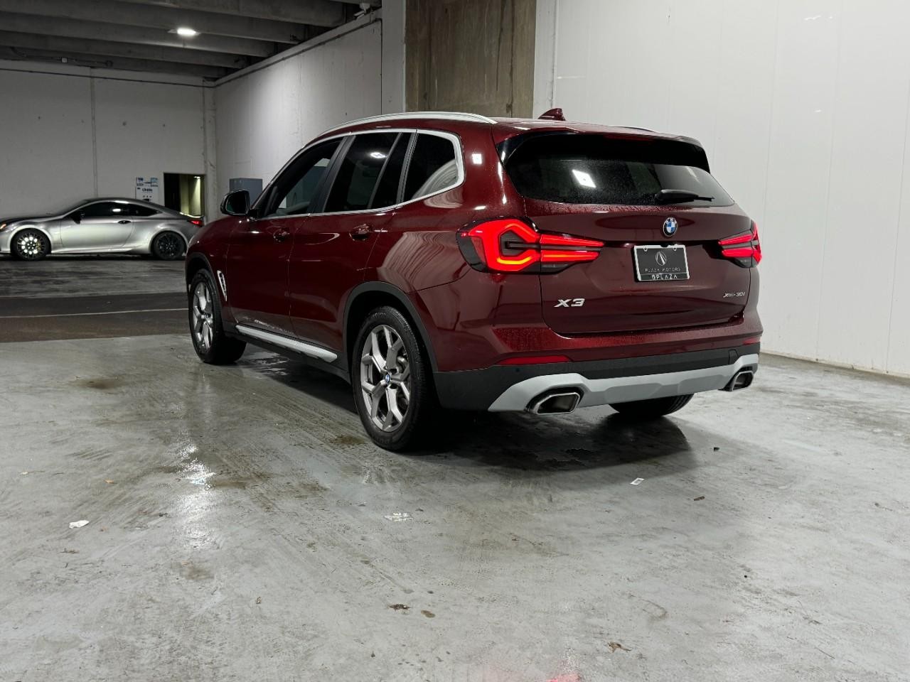 BMW X3 Vehicle Full-screen Gallery Image 3