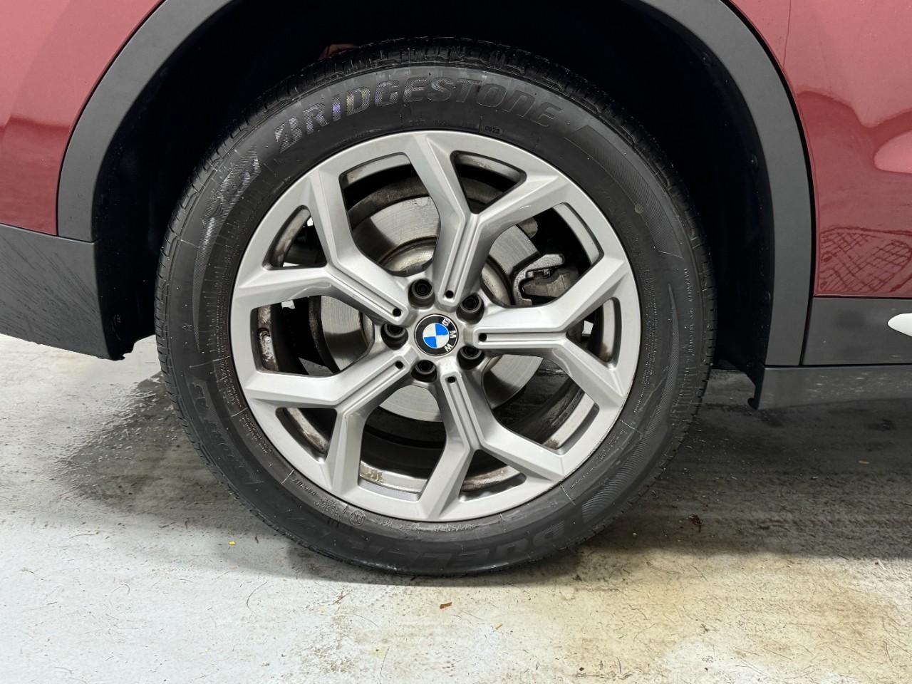 BMW X3 Vehicle Full-screen Gallery Image 5