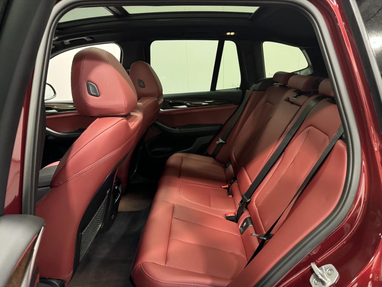 BMW X3 Vehicle Full-screen Gallery Image 8