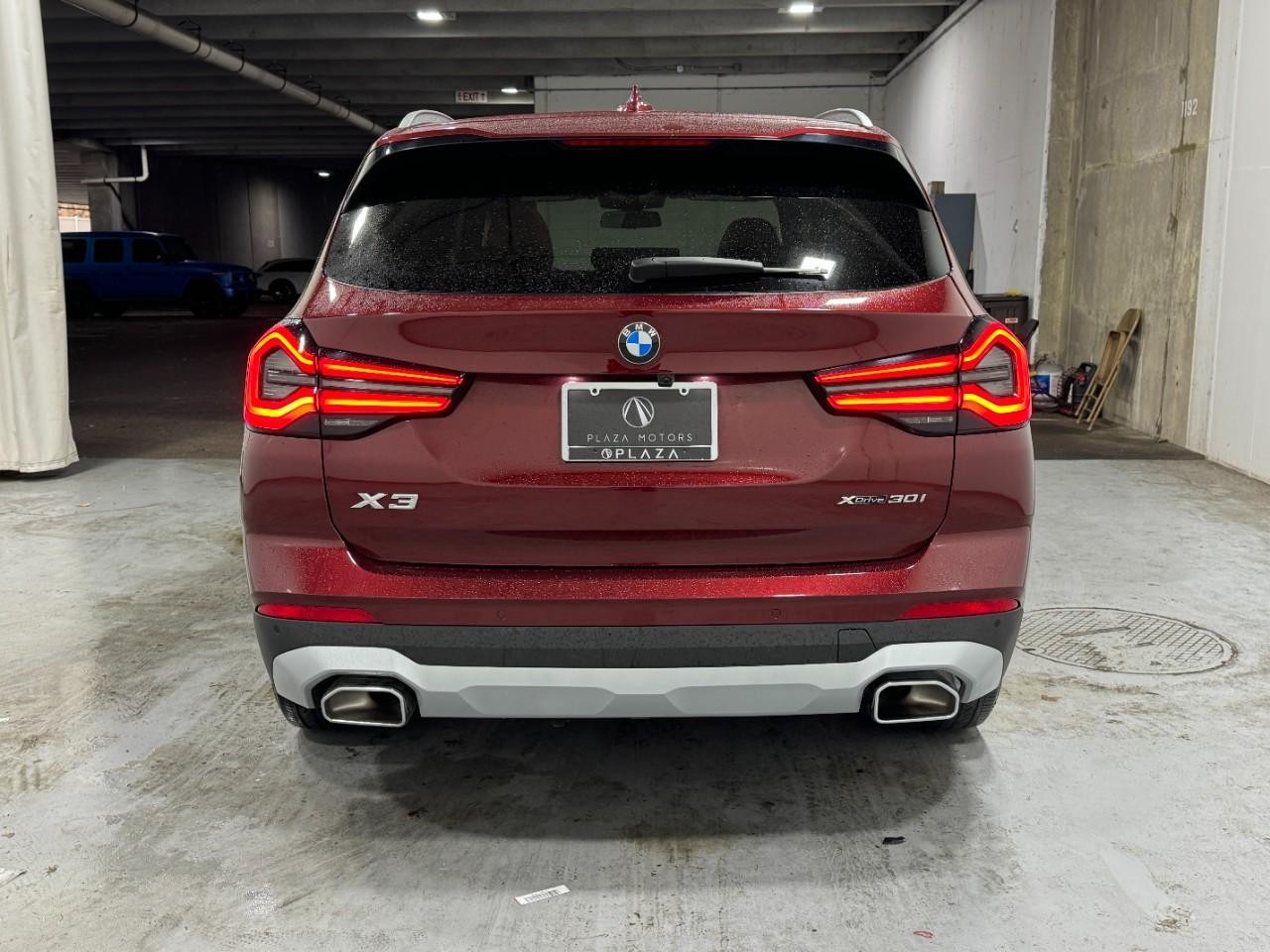 BMW X3 Vehicle Full-screen Gallery Image 9