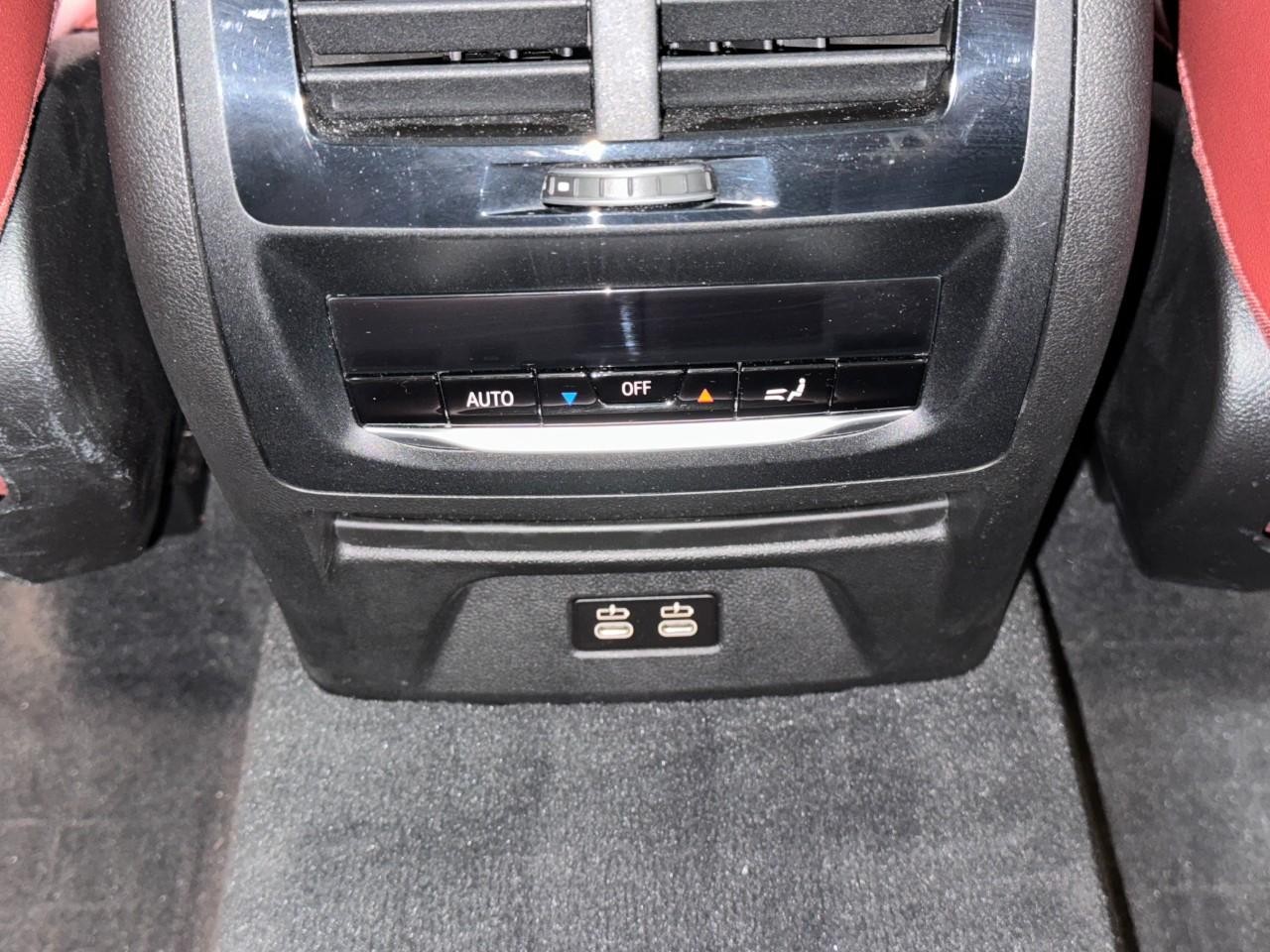 BMW X3 Vehicle Full-screen Gallery Image 11