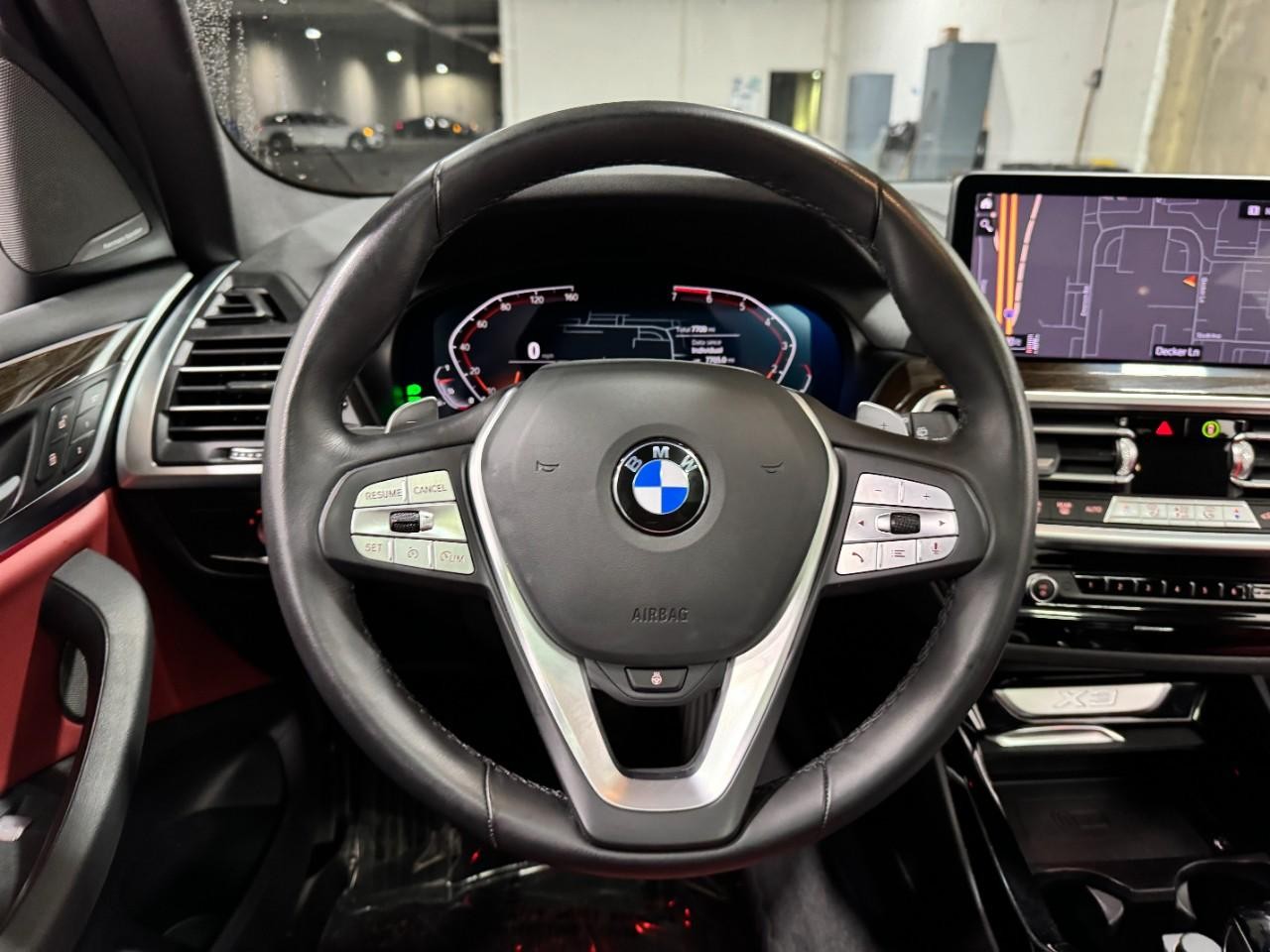 BMW X3 Vehicle Full-screen Gallery Image 14