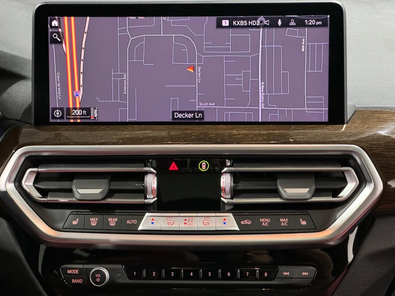 BMW X3 Vehicle Full-screen Gallery Image 15