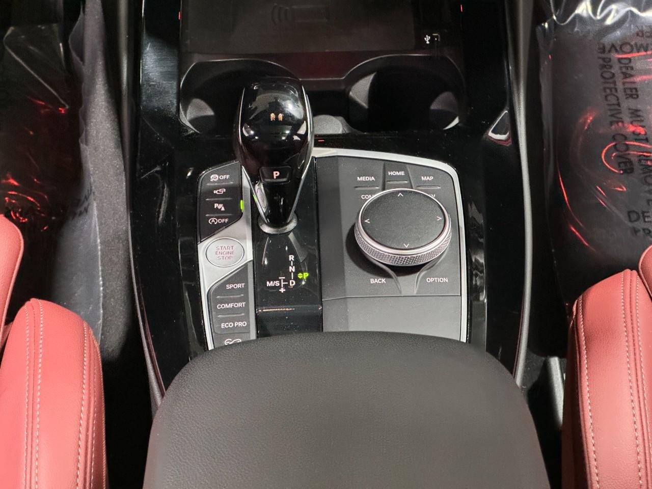 BMW X3 Vehicle Full-screen Gallery Image 16