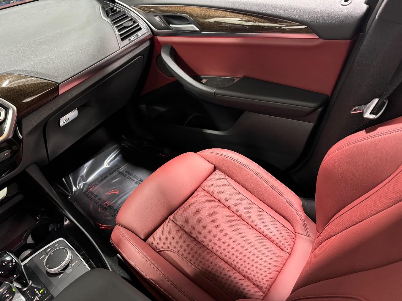 BMW X3 Vehicle Full-screen Gallery Image 17