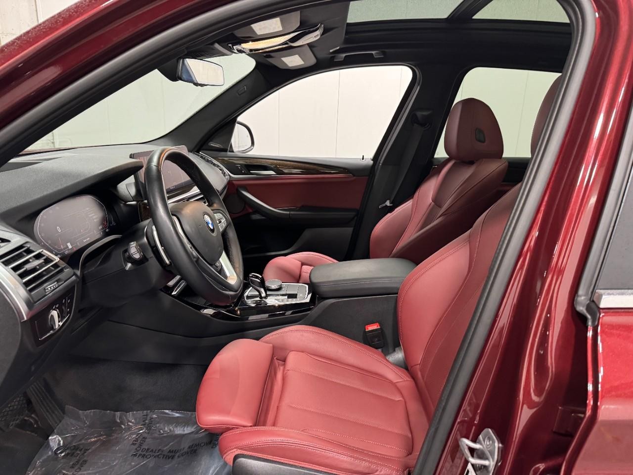 BMW X3 Vehicle Full-screen Gallery Image 26