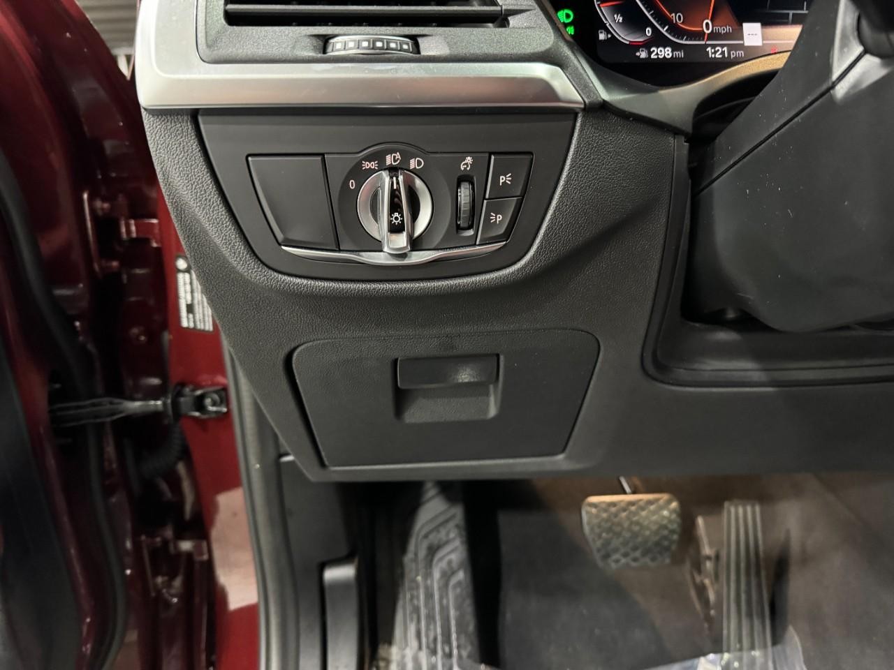 BMW X3 Vehicle Full-screen Gallery Image 29