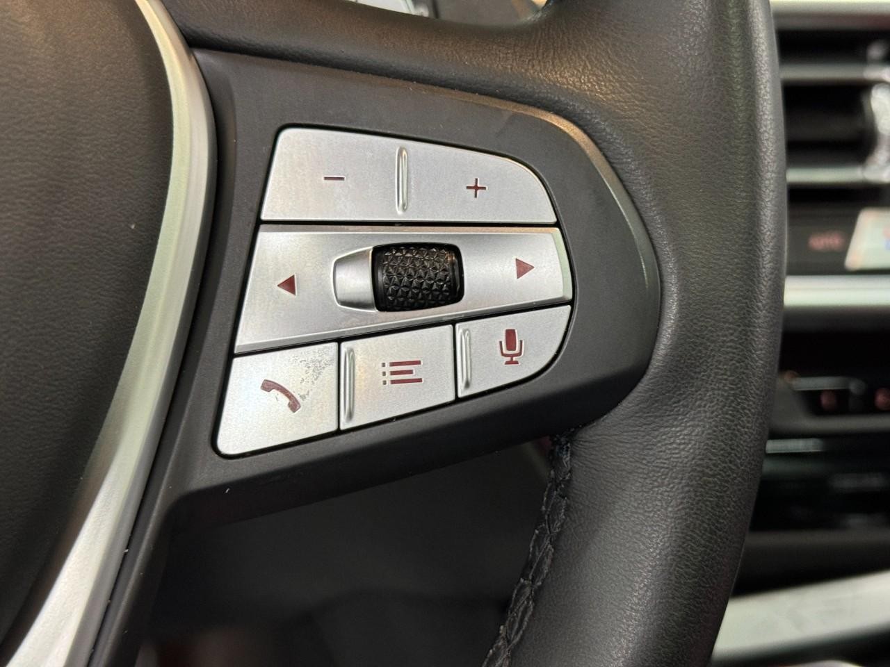 BMW X3 Vehicle Full-screen Gallery Image 31